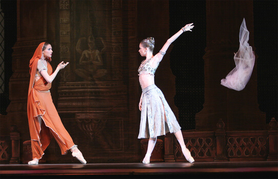 La Bayadère. Svetlana Zakharova as Nikiya, Yekatarina Krysanova as Gamzetti. Photo by Yelena Fetisova.